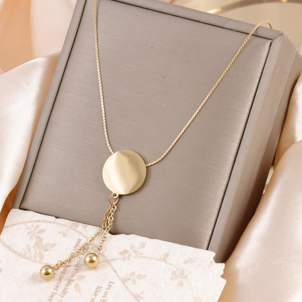 Women's Heart & Round Pendant Necklace: Japanese-Korean Style, Ultra-Fine Snake Chain, Stainless Steel, Versatile & Fashionable.
