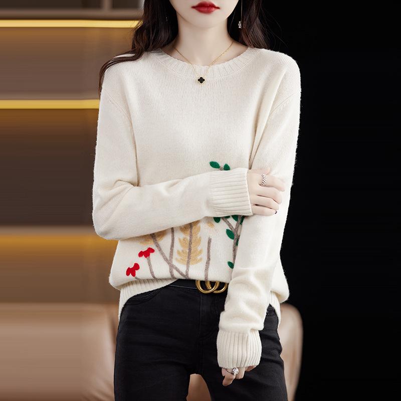 2025 Fashion Wool Crew Neck Embroidered Sweater – Loose, Warm, and Comfortable