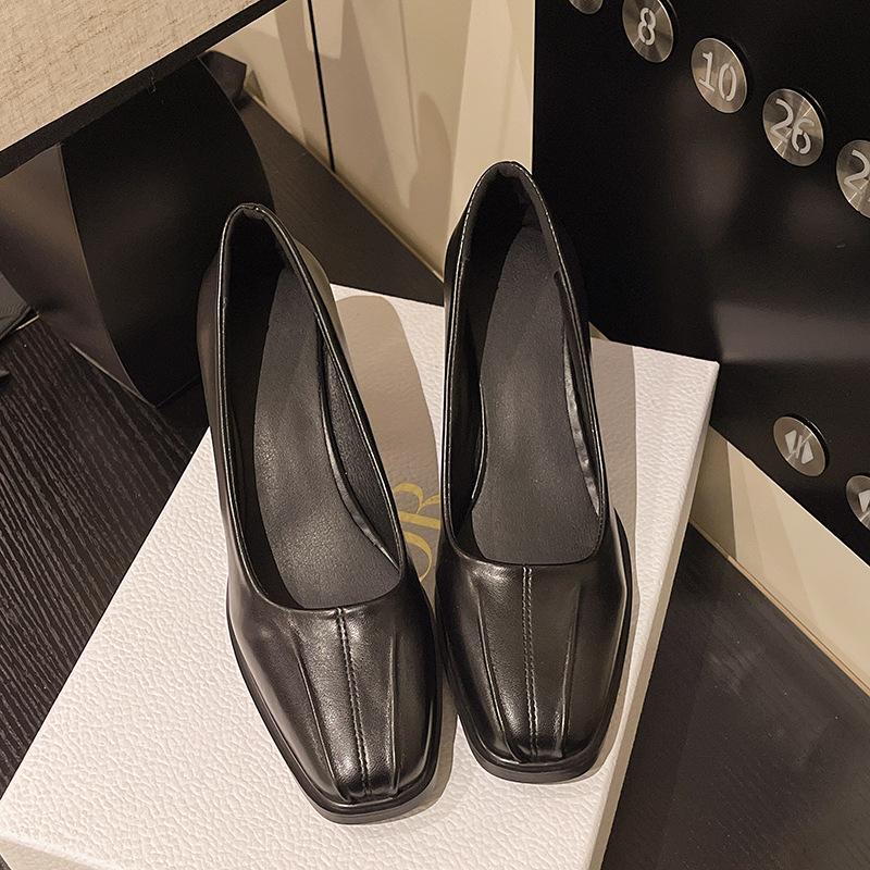 Square head high heels women's spring 2025 new design pleated versatile soft leather light mouth thick heel single shoes
