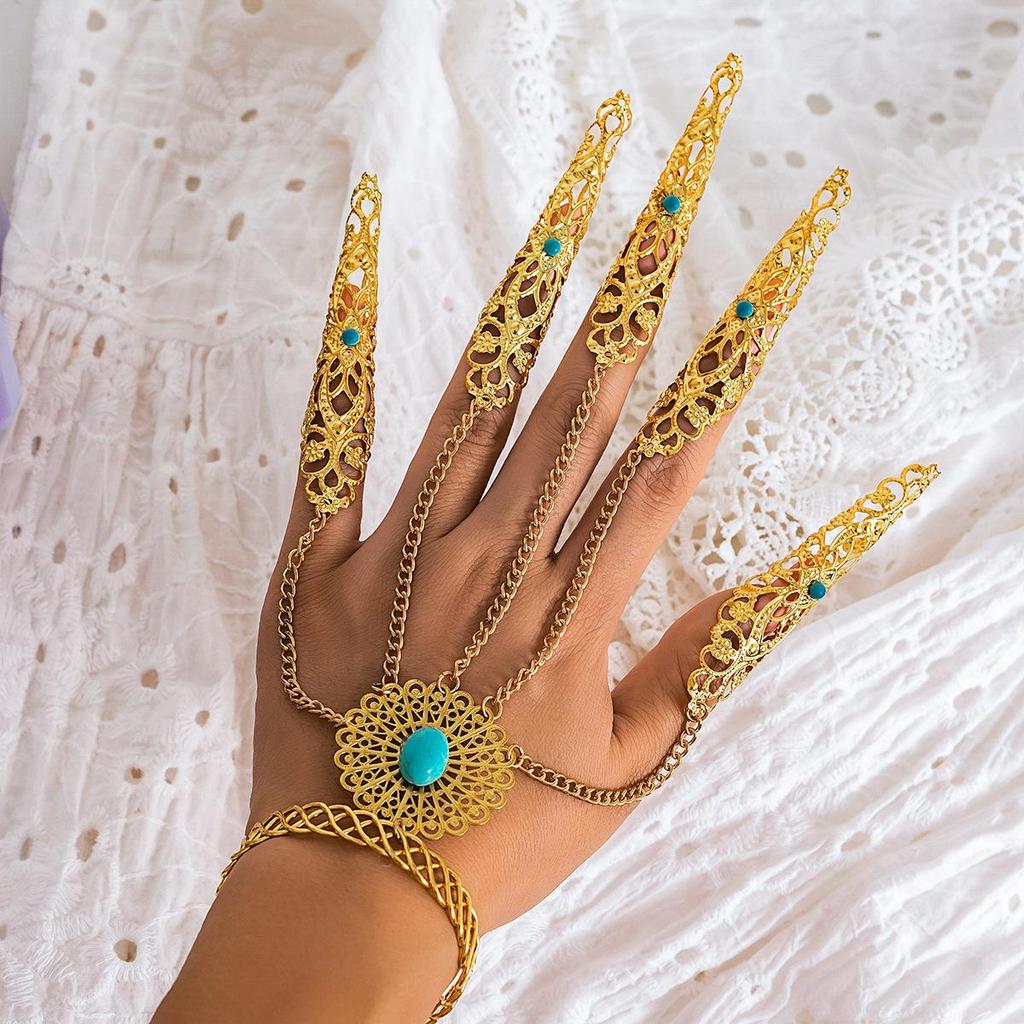 European & American Gothic Halloween Chain Finger Bracelet with Cone-Shape Nails