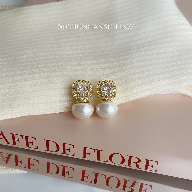 

French retro pearl ear clips without ear piercings, high-end light luxury earrings, small fragrance, simple temperament, zircon stud earrings, women