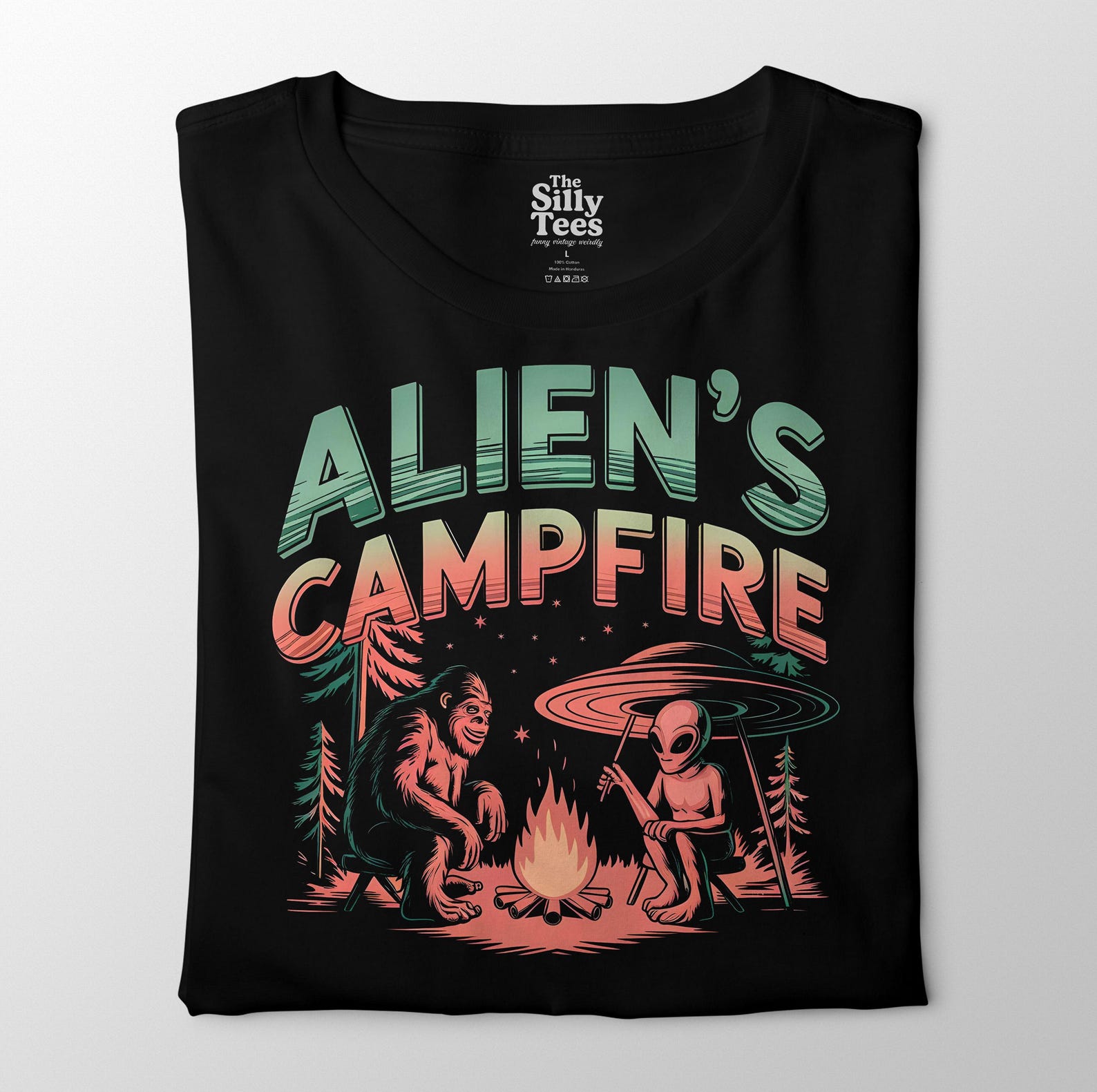 Bigfoot Alien Campfire T-Shirt: Funny Cryptid Graphic Tee XL