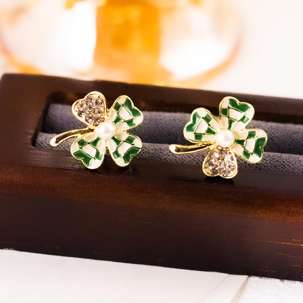 Elegant Zircon Flower and Pearl Stud Earrings - High-End Niche Design