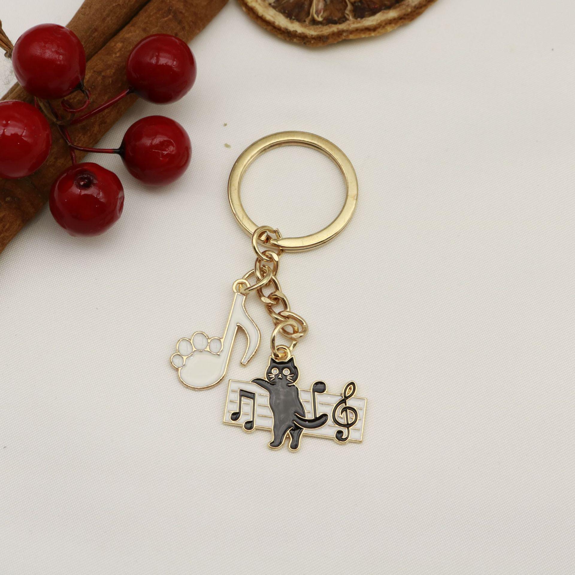 Retro Cat Piano Keychain with Drip Oil Paw Charm for Art Student Bags золотой