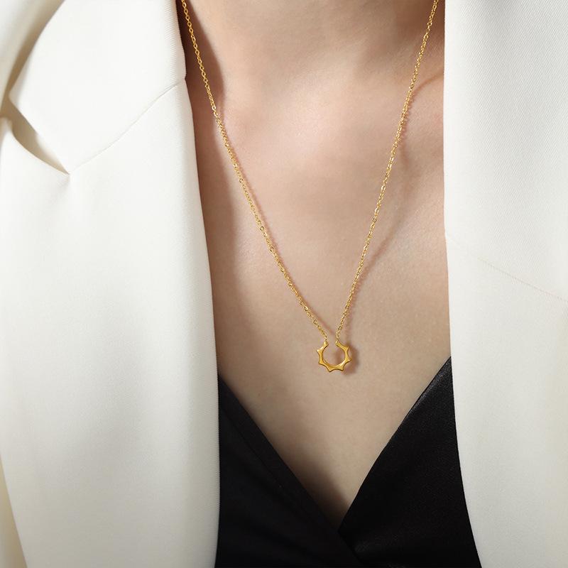 French Retro U-shaped Geometric Pendant Necklace in 18K Gold Titanium Steel - Versatile Jewelry for Women