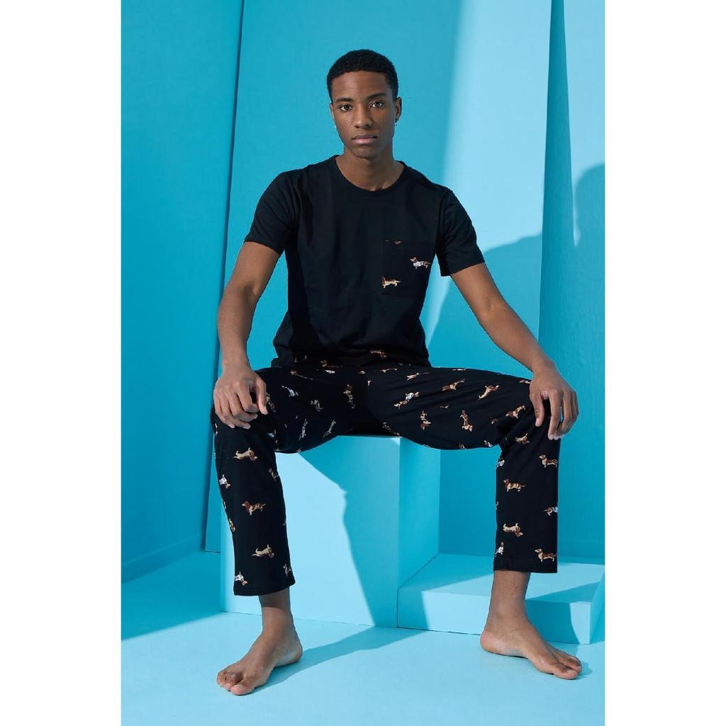 Schwarzes kurzärmliges Herren-Pyjama-Set mit Taschendetail und Hirschmuster