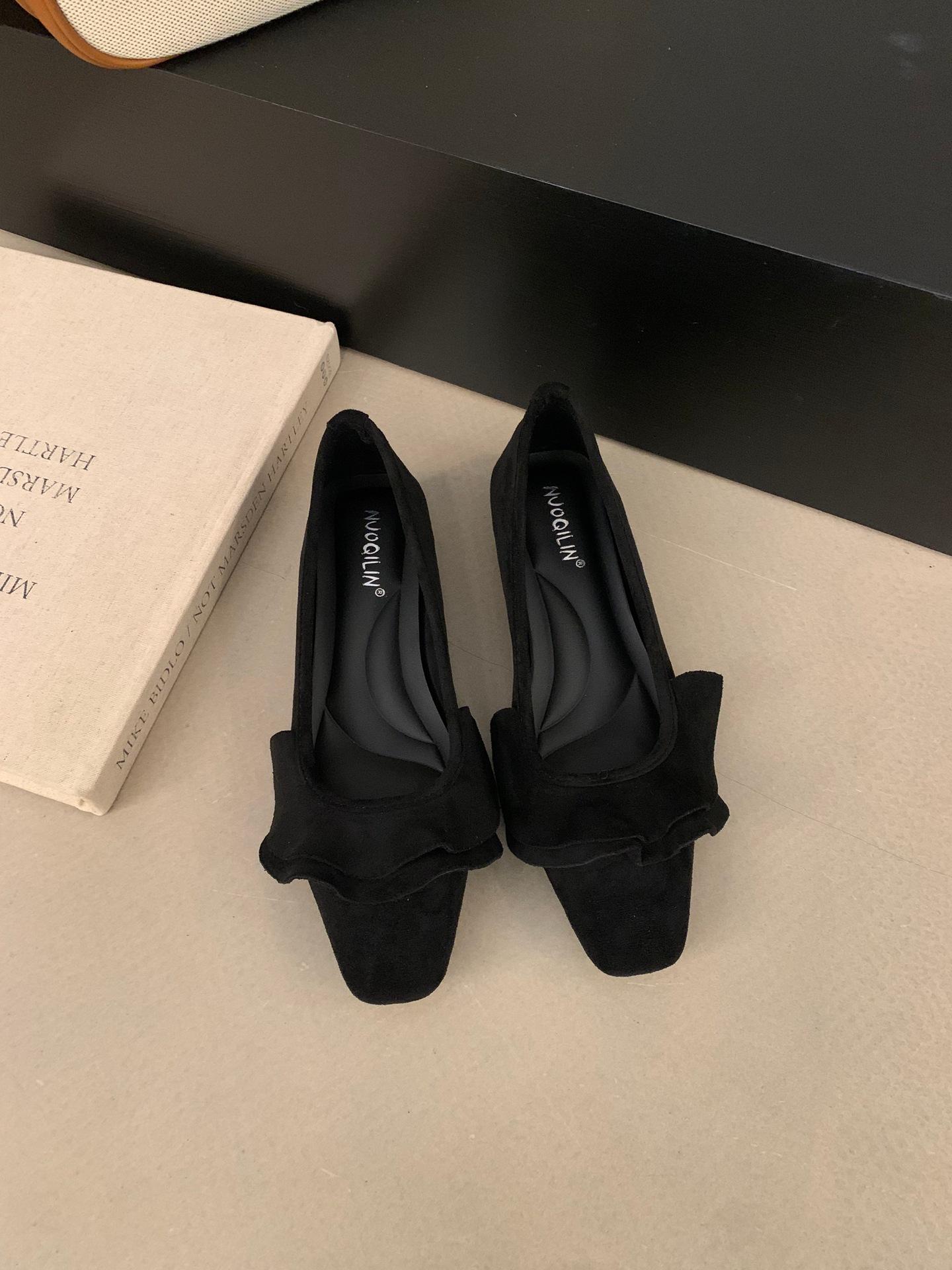 

Ladyshoes 2025 new Korean version of spring and autumn versatile square head soft-soled flat shoes women s suede shallow mouth one-pedal single shoes 35