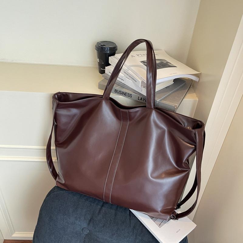 

Сумка женская новая большой вместимости ветер ретро мода сумка-тоут ленивая повседневная на плечо подмышку темно-коричневого