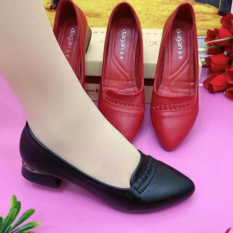 Leather Low-heeled Single Shoes Women's 2025 New Versatile Comfortable Shallow Pointed Small Leather Shoes Fashion Trend Middle-aged Heels