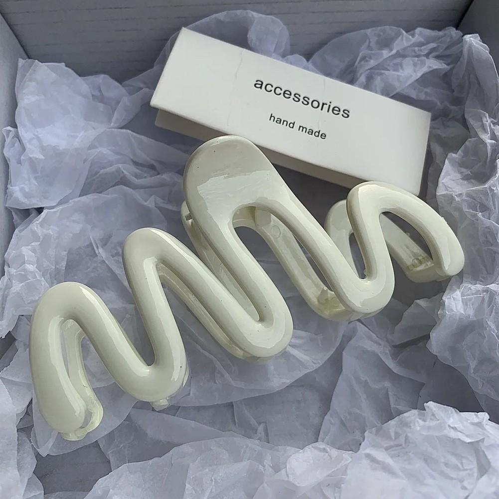 Vlnitá spona do vlasů drápek dámská barevná elegantní módní