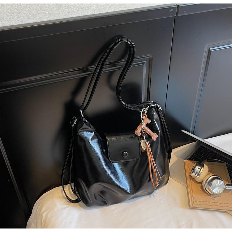 Multifunctional large-capacity messenger bag women's 2025 autumn and winter new commuter backpack high-end niche tote bag