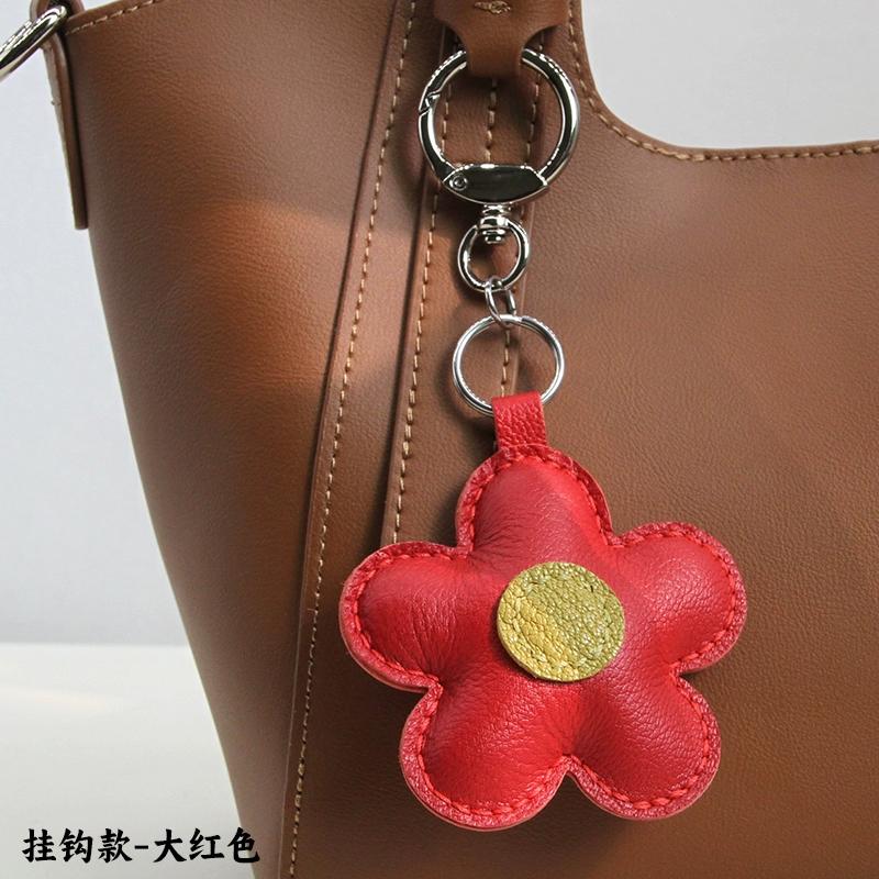Pendentif de sac en cuir véritable avec grande fleur fait main polyvalent mignon porte-clés décoratif