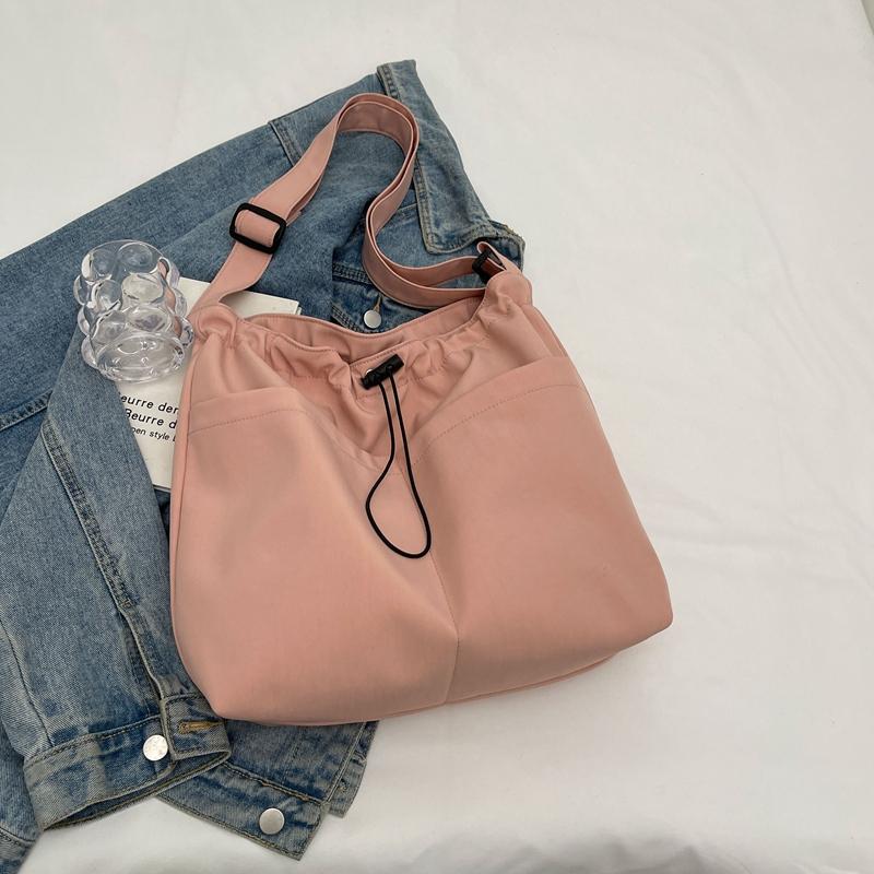 Женская однотонная сумка на плечо большой емкости — фото 19