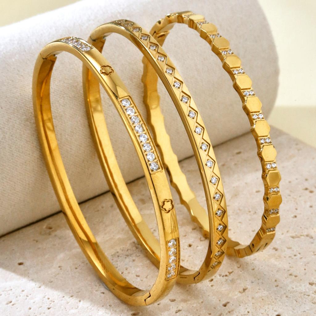 Fashion Simple Premium Feeling Stainless Steel 18K Gold Plated And Diamonds Clover Geometric Pattern Bracelet For Women
