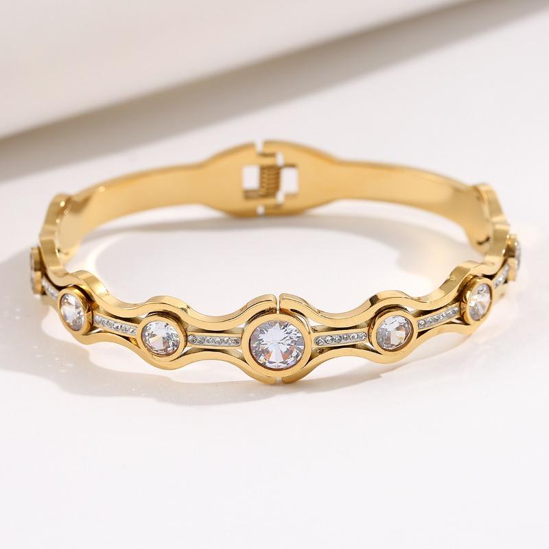 Vintage-style 18k gold-plated open bangle with faux pearls - elegant and unique jewelry
