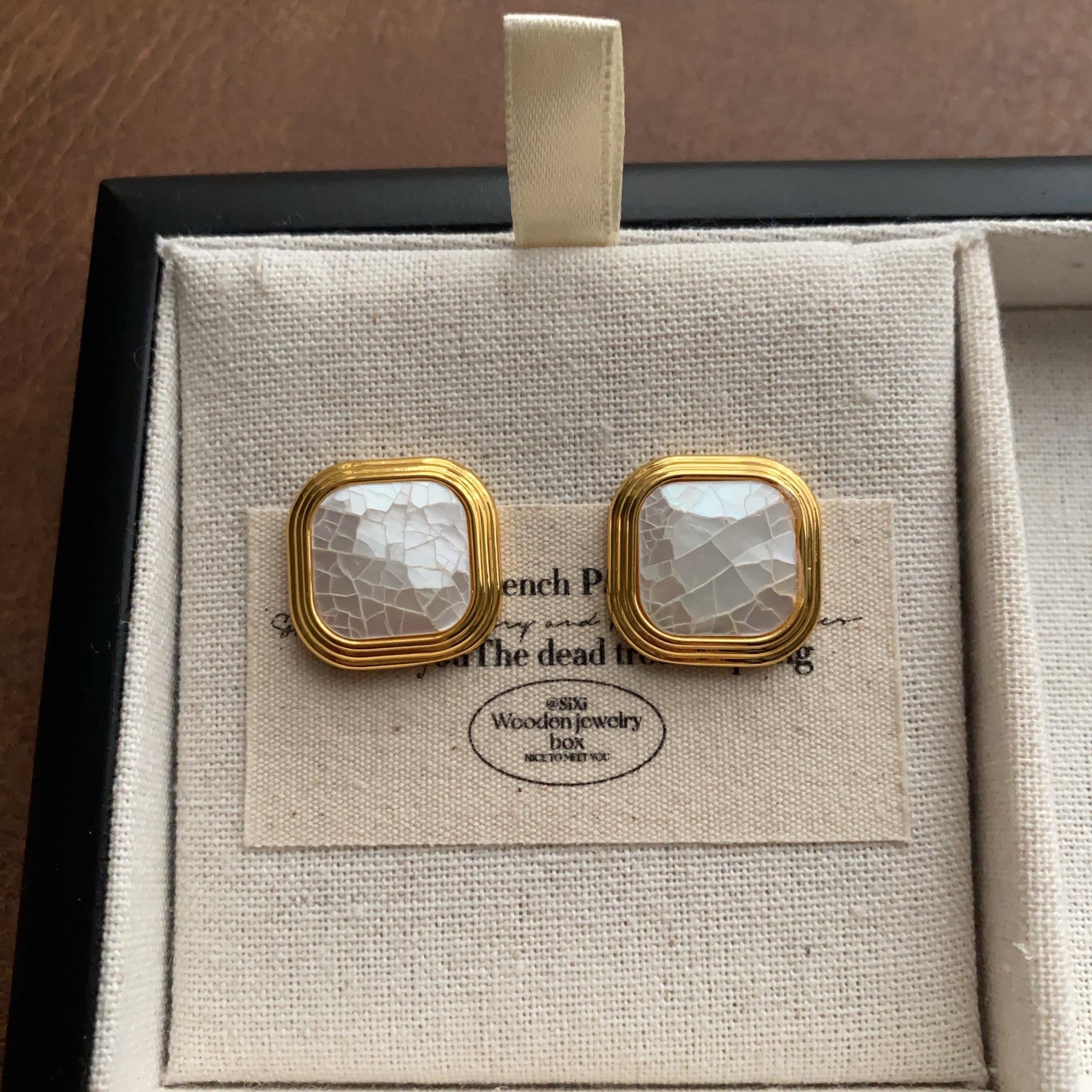 French Square Fritillary Piece Earrings Ice Cracked Warm Earrings Retro Elegant Earrings