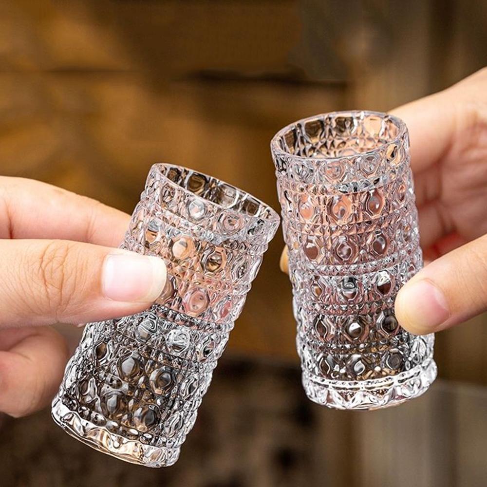 2/4 Stück, Japanisches Klassisches Kleines Weinglas, Diamantstrukturglas S-Glas, Haushaltlicher Kleiner Schnapsbecher, Sake-Weinglas