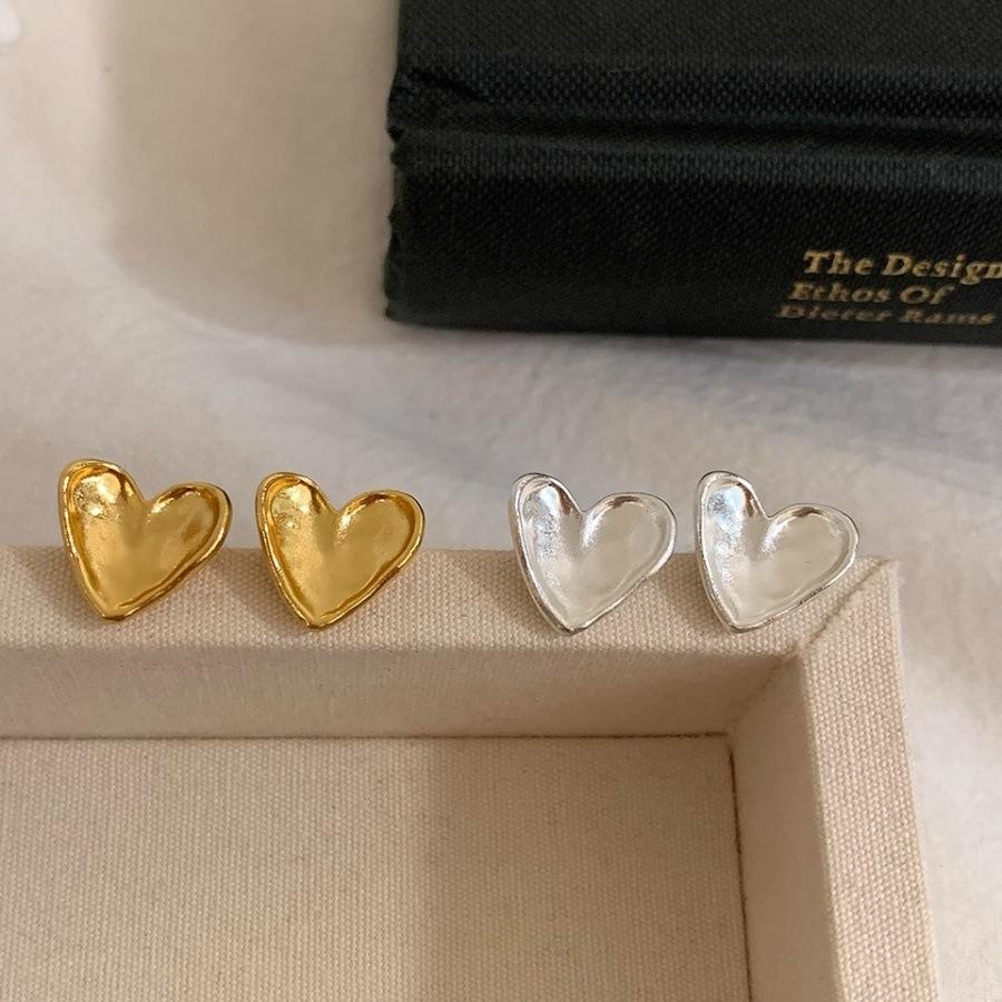 Design Metal Matte Love Stud Earrings Women 2025 Simple Earrings Sweet Earrings