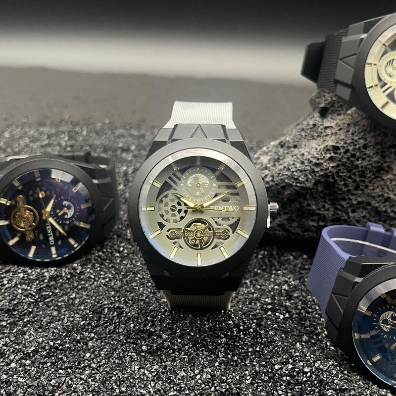 Men's Blue Light Silicone Strap Quartz Sports Watch in New Fashion Trend