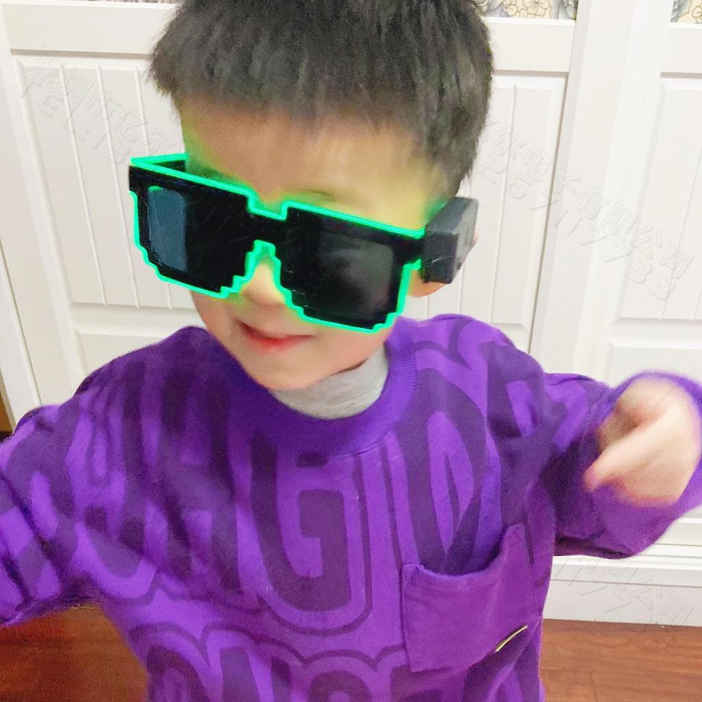 Wireless LED Mosaic Luminous Sunglasses - Creative Party Photo Props for TikTok, Birthdays, Bars, and Gifts