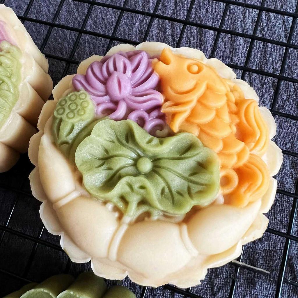 Plastic Mooncake Stamp Mooncake Mold Festival DIY Hand Press Mooncake Cutters Fish Flower Shape Pastry Decorating Gadget