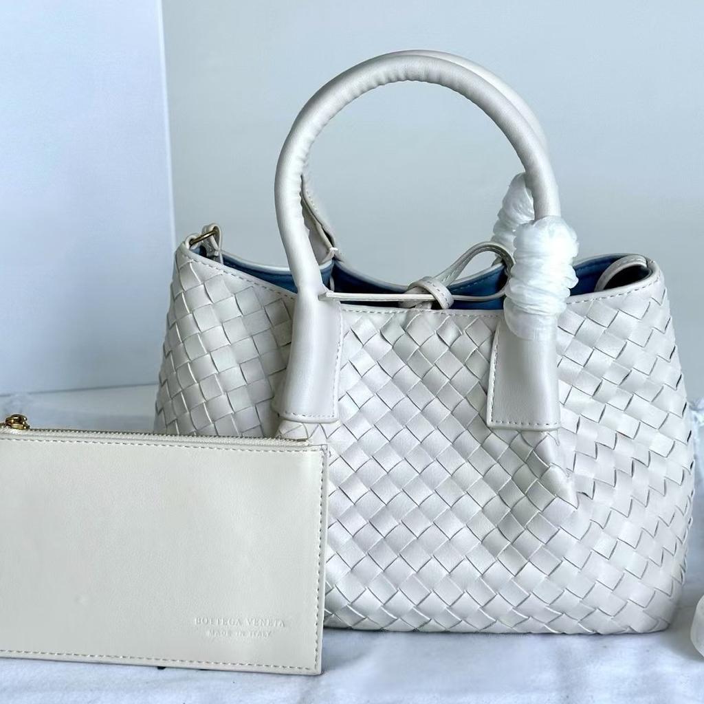 2025 Bolsa de ombro feminina tecida em couro bovino de luxo leve transfronteiriça, bolsa de compras para mães, bolsa carteiro premium para o dia a dia feminina