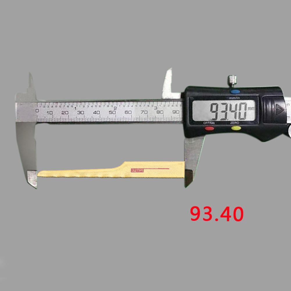 Schneiden von pneumatischen Sägeblättern, Sägeblättern aus Kunststoffblechen