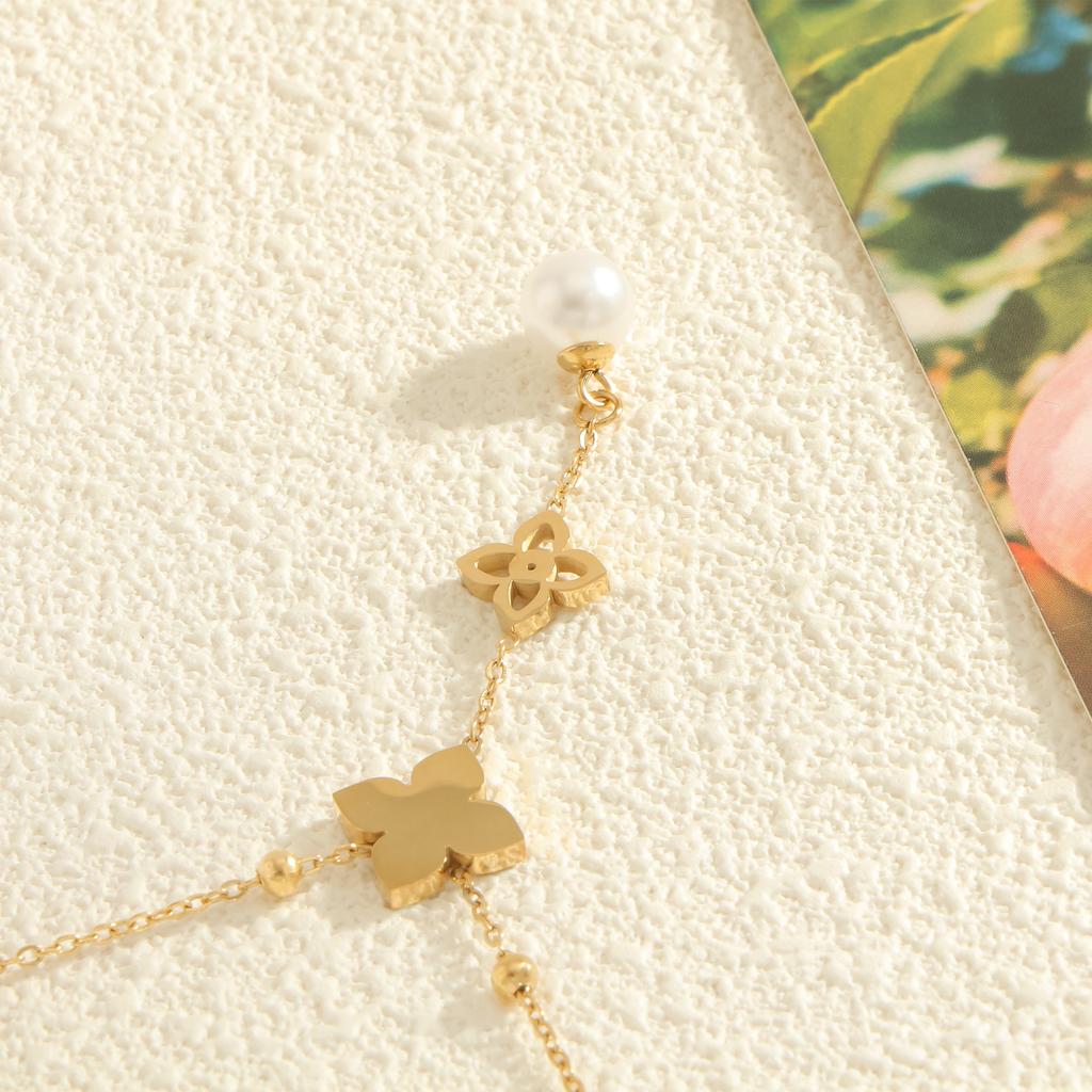 Pearl four-leaf clover pendant with zirconia luxury and elegant style women's fashion double-layered necklace for daily wear