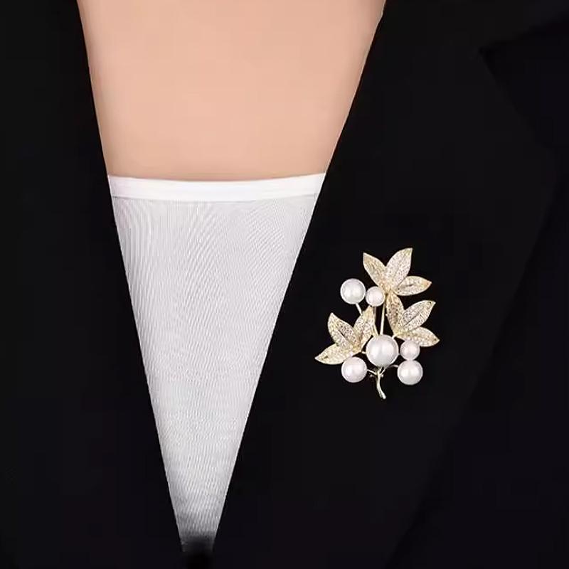 Metal Butterfly Brooch High-End Luxury Accessory Fashionable Retro Corsage Clothing Pin Anti-Exposure Jewelry