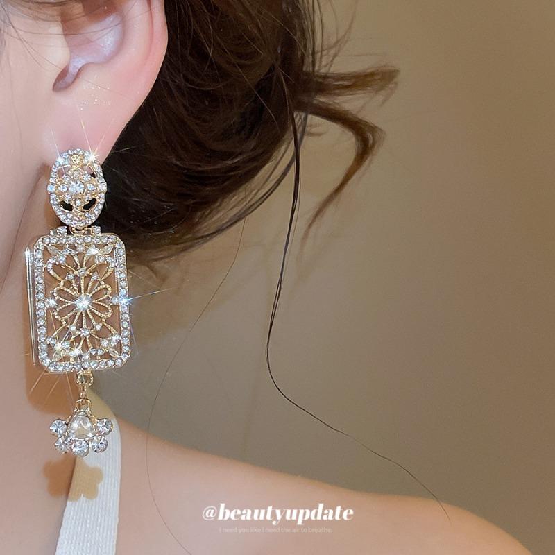 Medieval Vintage Full Diamond Square Stud Earrings Exquisite Heavy Industry Court Style Temperament Earrings Light Luxury High-end Earrings