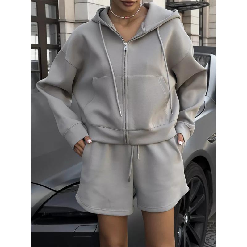 

Fashionable Women S Two-Piece Casual Outfit With Hooded Sweatshirt And Large Pocket Shorts XL світло-сірий колір