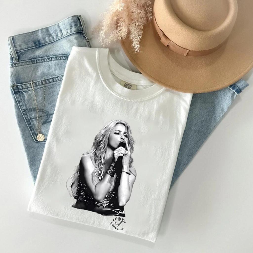 T-shirt Unisex Grafica Shakira 2026 Unisex Girocollo Cotone Manica Corta Y2k Oversize Streetwear Pop Unisex Alta Qualità Maglietta Ins
