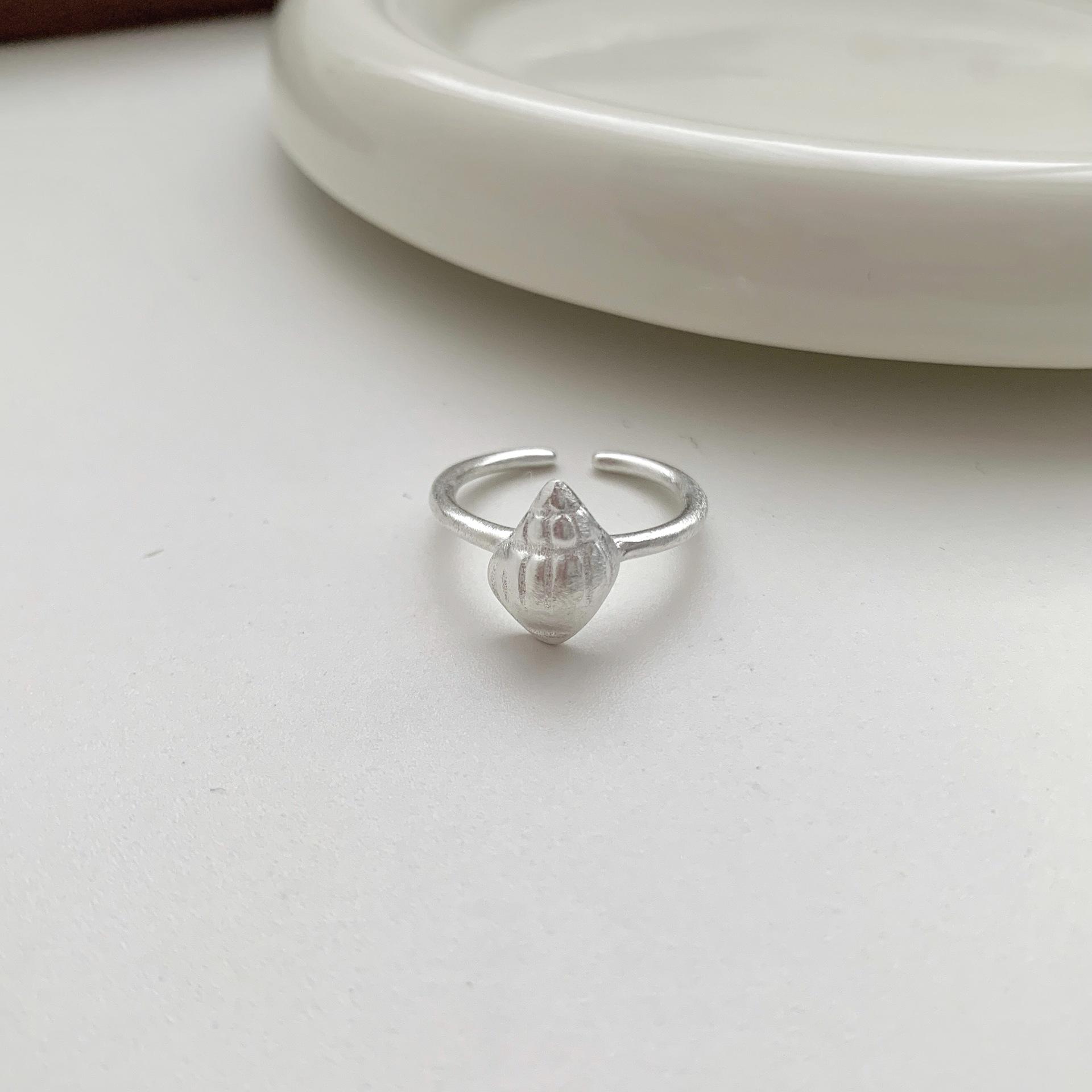 Elegant Shell-Textured Open Ring: Versatile, Stackable Conch Design for Women - Perfect for Index Finger. Adjustable Open