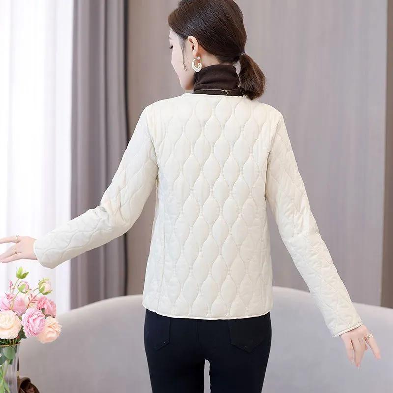 Spring, Autumn and Winter Lightweight Down Padded Jacket Women's Jacket Wear Padded Jacket Inside and Outside To Keep Warm Western Style Padded Jacket