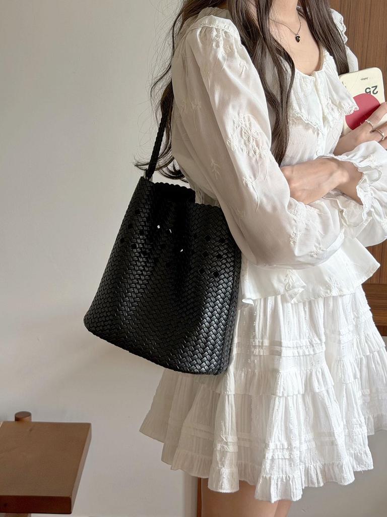 Women's 2026 Retro Korean Hollow Weave Tote: Versatile Large Capacity Fashion Bucket Bag