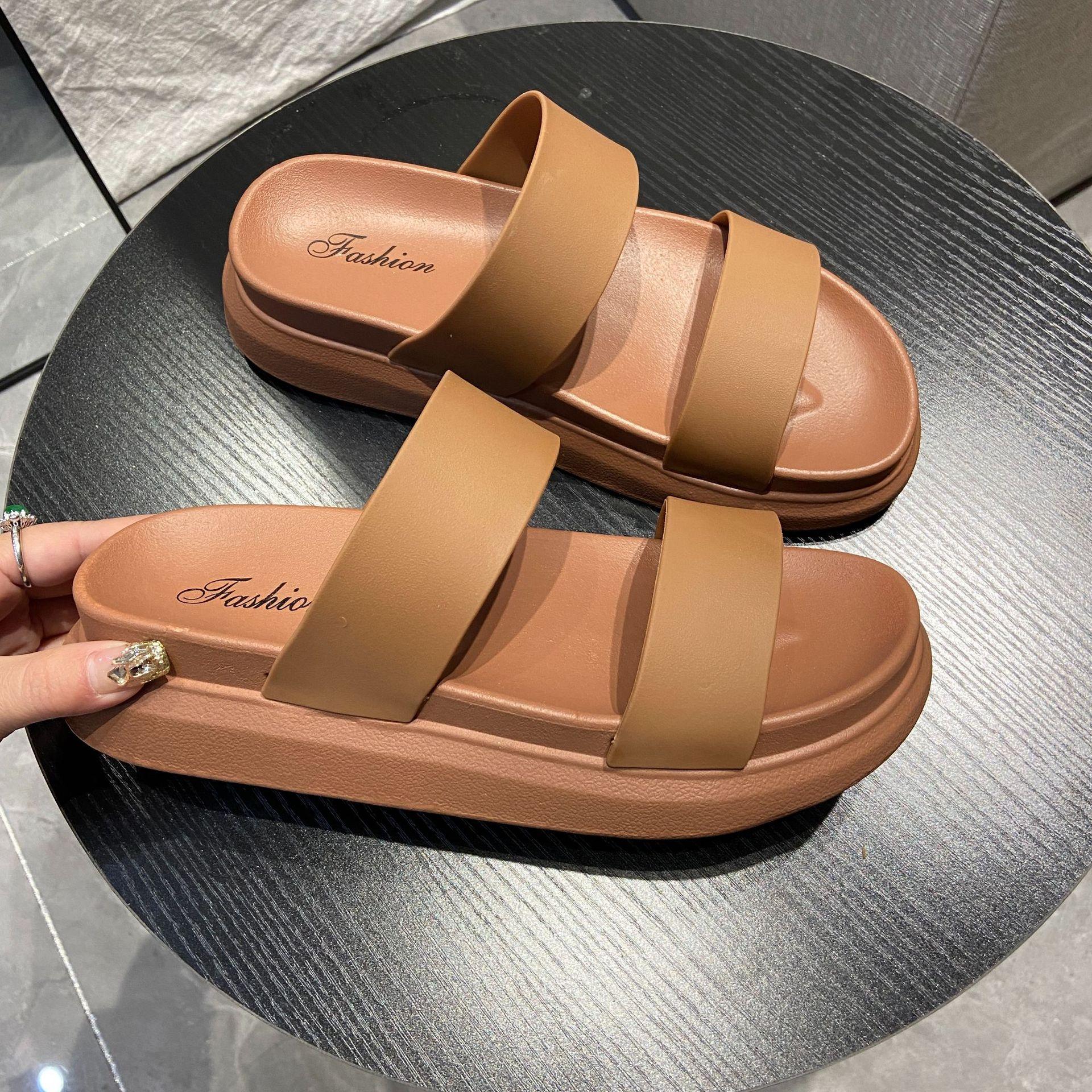 

Модний темперамент, відкриті плоскі шльопанці, жіноче слово з літніми прохолодними шльопанцями, жіночі шльопанці на платформі, пляжне взуття 39 коричневий