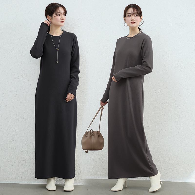 Women's Thickened Long Sleeve Round Neck Dress – Warm, Solid Color, Waist-Cinched for Autumn/Winter