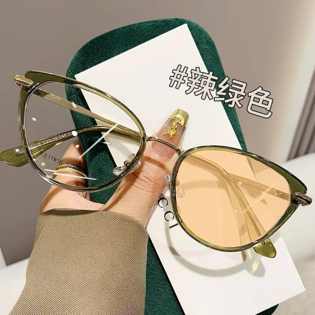 Retro Photochromic Myopia Glasses Fashion Anti Blue Light Cat Eye Flat Glasses for Women Vintage Eyewear