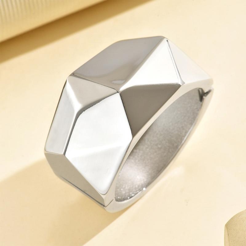 Minimalist Alloy Bracelet for Women Elegant Design Wristband Accessory Perfect for Any Occasion and Enhancing Style