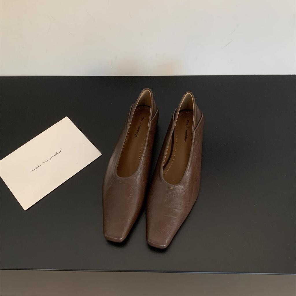 Płytkie miękkie skórzane pojedyncze buty damskie 2025 jesień cienkie buty z kwadratowym noskiem retro na niskim obcasie buty babci super miękkie francuskie buty do pracy