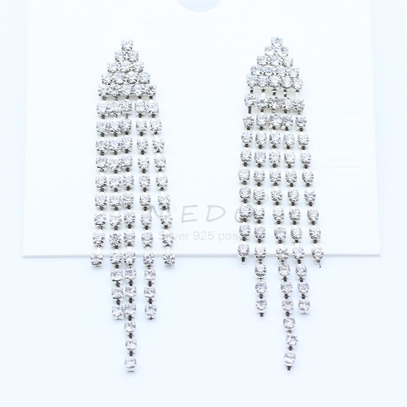 

Мерцающие европейские и американские серьги-кисточки из серебра 925 пробы с бриллиантовыми вставками — идеальный вариант для свадьбы.