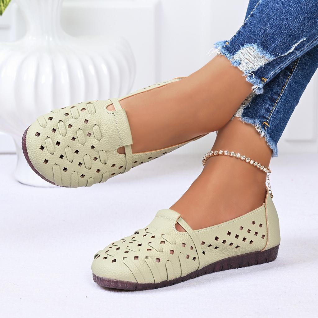 Women Sandals Hollow Out Slip on Sandals 2025 Flat Low Heel Mother Shoes for Women Summer Breathable Soft Leather Shoes Woman
