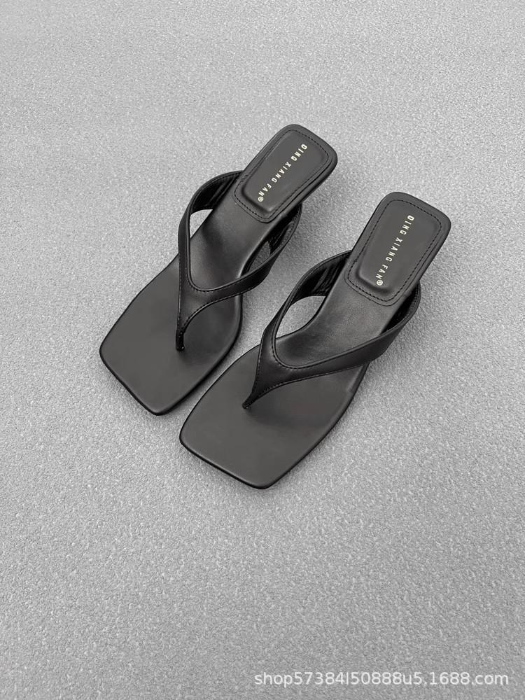 

Fashion flip-flops temperament kitten heel cool slippers 2025 new summer large size square head high heels stiletto 35 чёрный