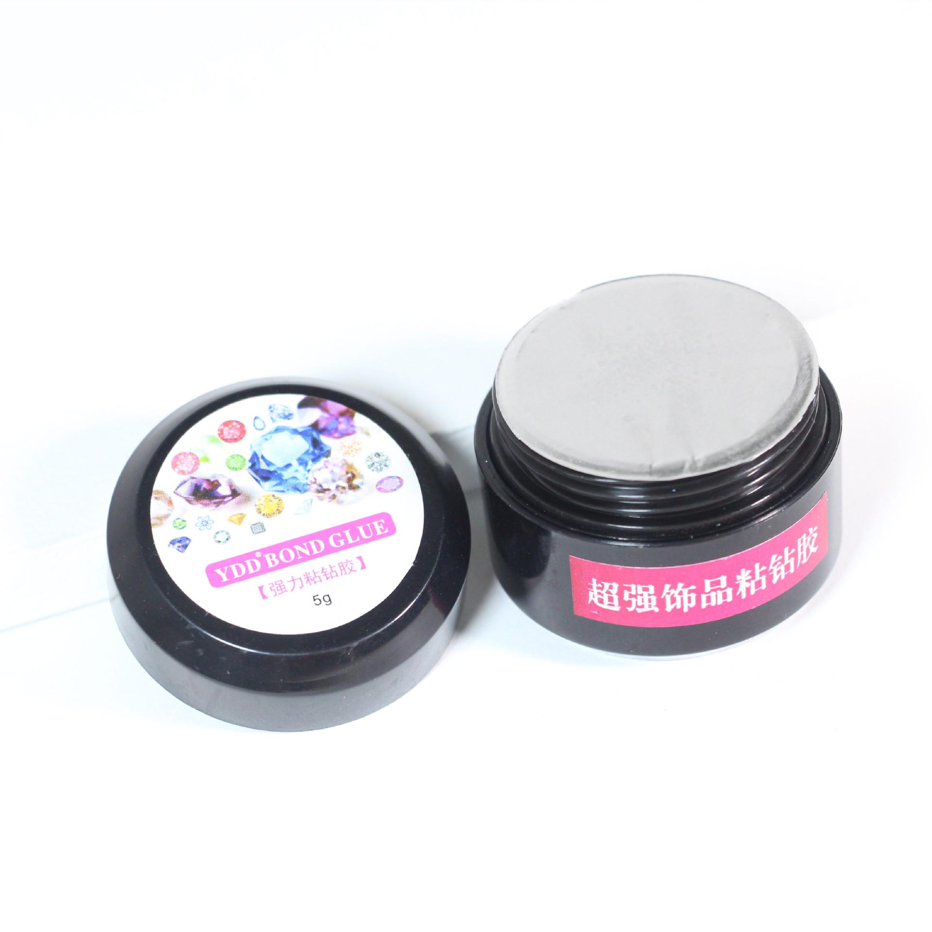 

Премиум стразы для нейл-арта: Стойкий клей для страз с крупными стразами для светотерапии и сложных бриллиантовых инкрустаций.