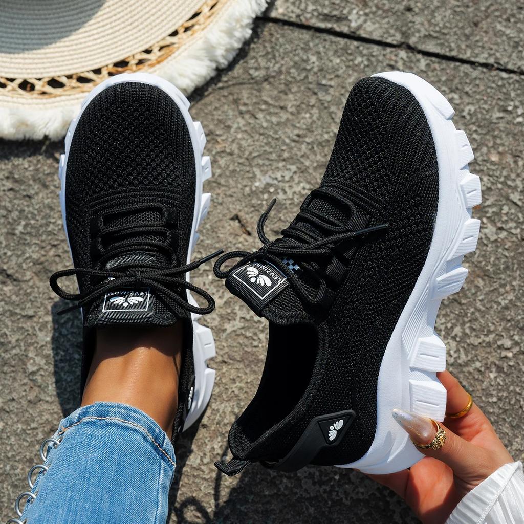 Fashion Women Sneakers 2025 Spring New Breathable Large Size Sneakers Women Fashion Lace Up Comfortable Shoes Women Zapatos De Mujer