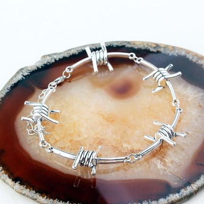 Nuovo Bracciale da Donna Hip Hop Gotico Punk con Filo Spinato Catena Tricky Dajing Personalità di Alta Qualità Moda Temperamento Regalo