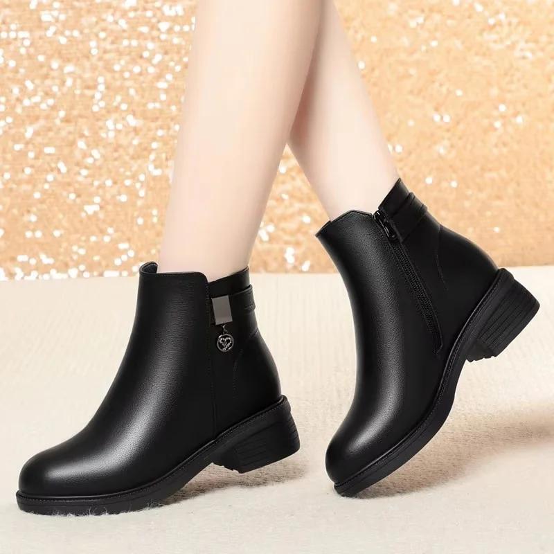 4.5cm Elegant Comfortable Soft Leather Shoes Women's Short Ankle Boots Winter 2026 Heels Warm Fur Motorcycle