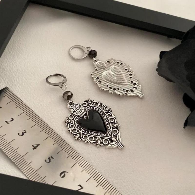 Victorian Style Black Gothic Heart Earrings - Elegant Vintage Pendant Jewelry