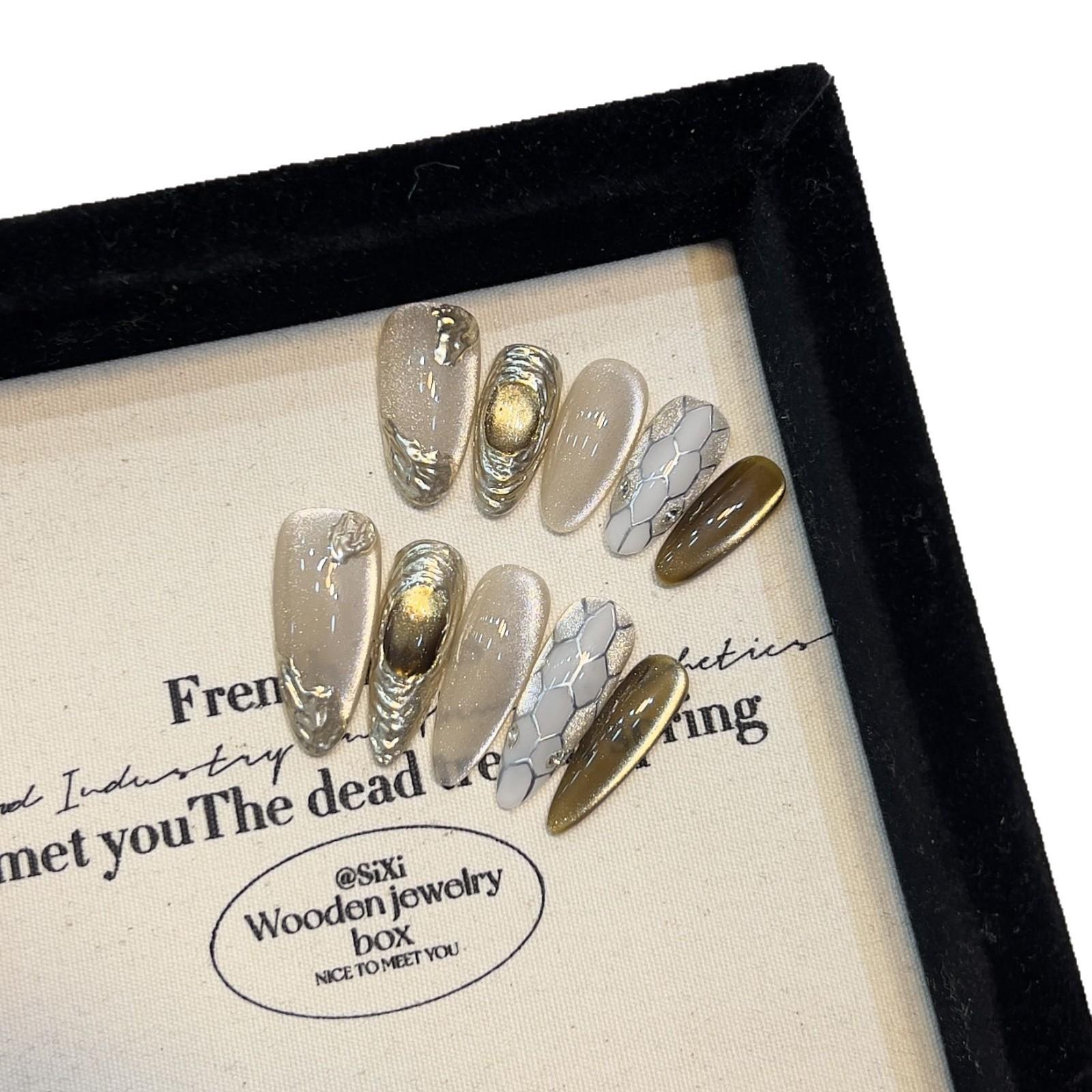 

Расписанная вручную Змея с выпуклостями Год Ношения Доспехов Высокоуровневый Телесный Цвет Мерцающая Волшебная Пудра для Зеркала Съемные Доспехи Large L