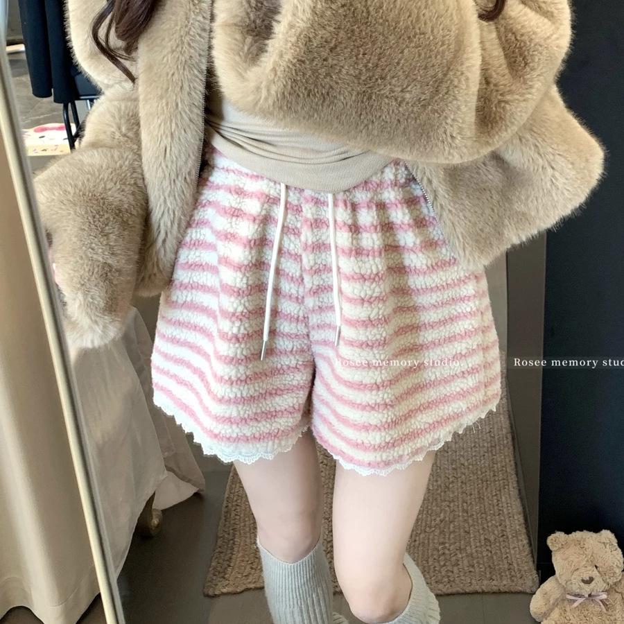 Rosa gestreifte Woll-Wintershorts für Damen mit Spitzenbesatz – hoher Bund, gerades Bein, A-Linien-Schnitt
